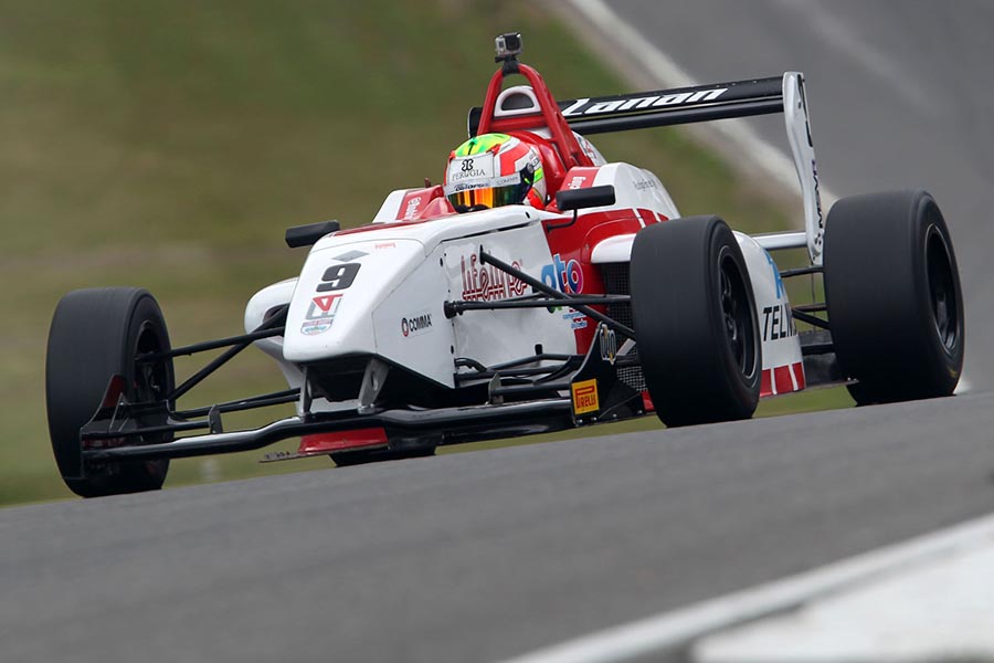 Rodrigo Fonseca es 1º en prácticas libres en Brands Hatch