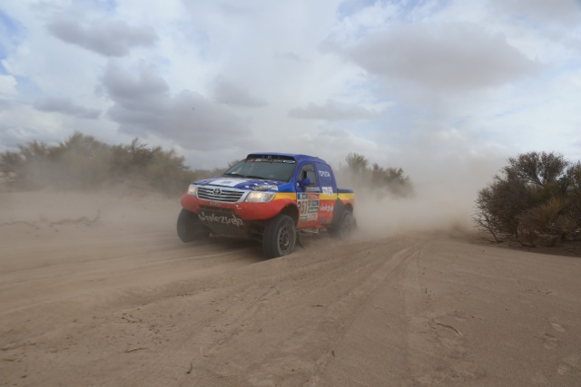 Team Azimut supera el duro escollo de las dunas