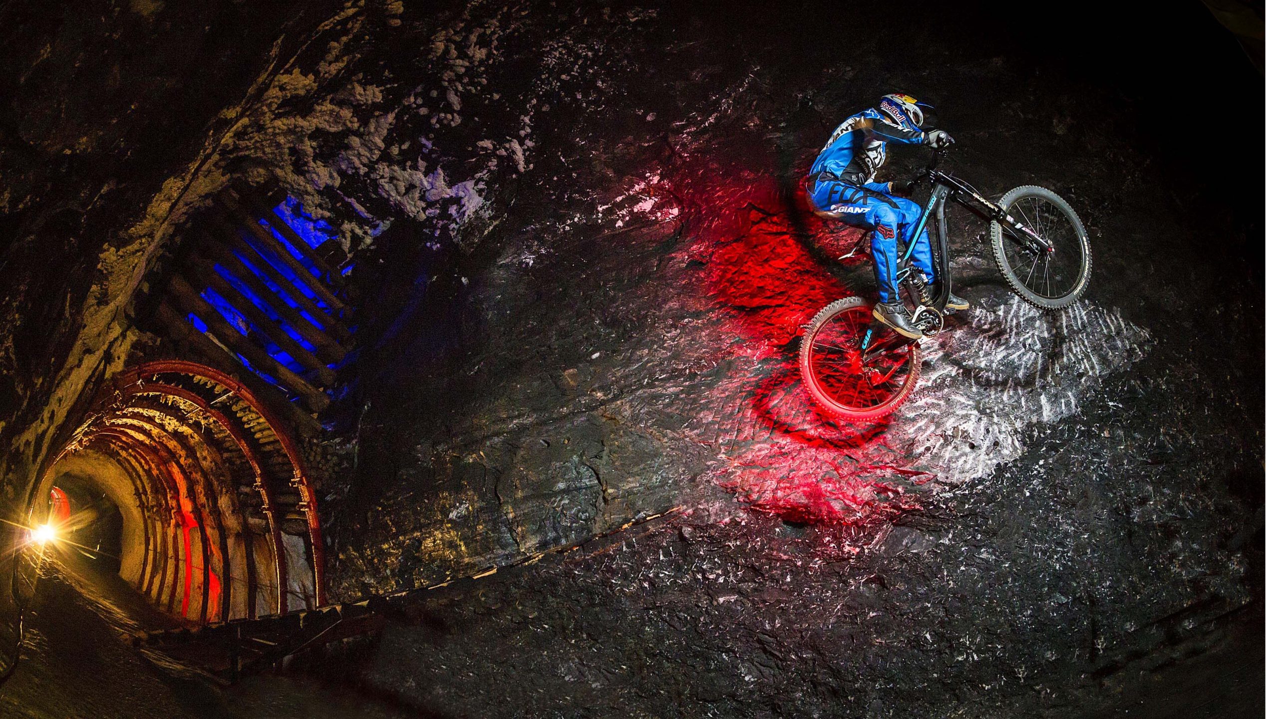VIDEO: Marcelo Gutiérrez Rides Into the Earth: Colombia | Downhill MTB