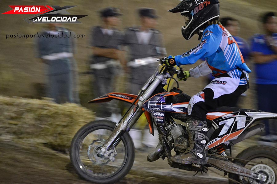 Alessandro Carminati por la victoria en el Nacional de Motocross Mexicano