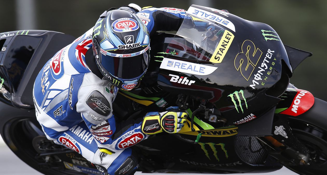Alex Lowes goza la YZR-M1 de MotoGP™