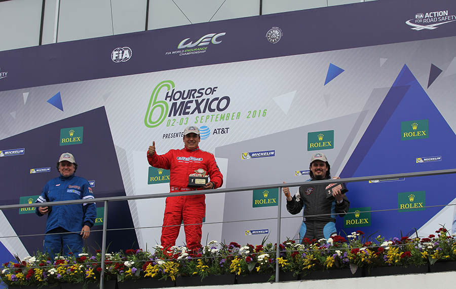Cesar Tiberio Jiménez gana en la categoría de los Automóviles clásicos de competencia