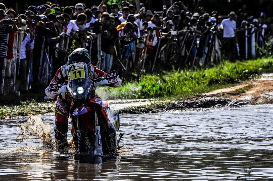Nasser Al-Attiyah gana la etapa 1 del Dakar 2017 en autos y Soultrait el más veloz en motos