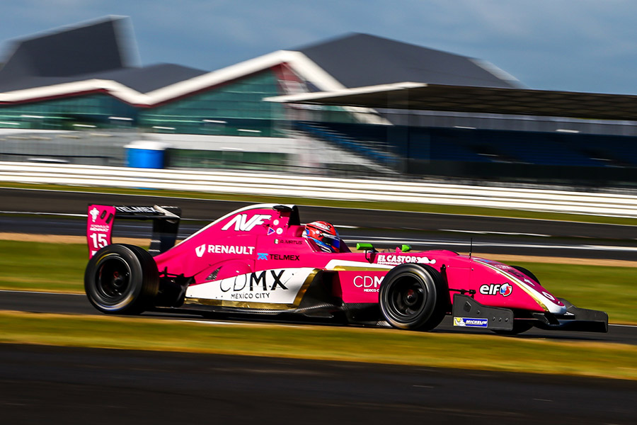 Axel Matus quedó a un paso del Top 10 en la Fórmula Renault 2.0 en Silverstone