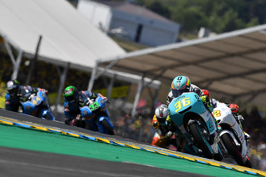Joan Mir gana, y sus rivales caen en Moto3 #FrenchGP