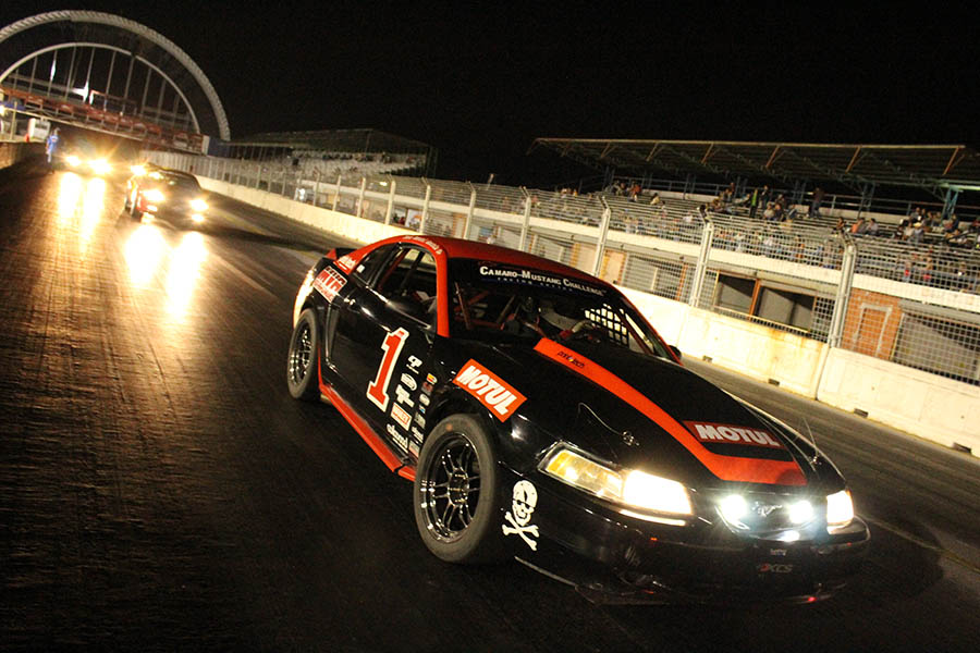 Camaro Mustang Challenge vivirá una noche de fuego y explosiones en el Autódromo Monterrey