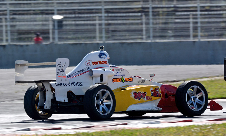Enrique Reyna López se corona campeón de la Fórmula 1800 mexicana