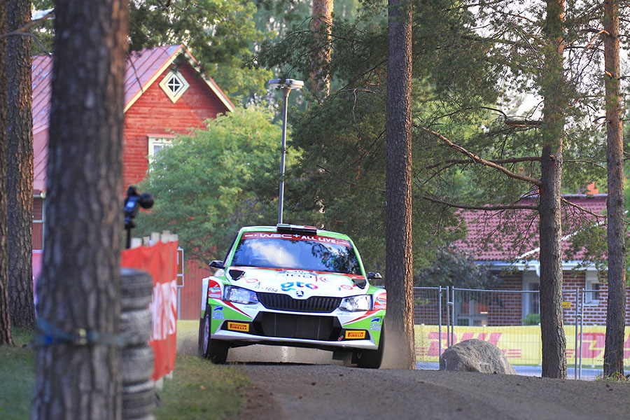 Benito Guerra comienza top ten en el Rally de Finlandia