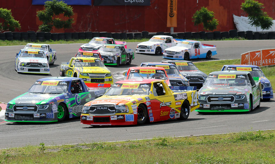 Gana Alejandro De Alba fecha 7 de NASCAR Trucks en Querétaro