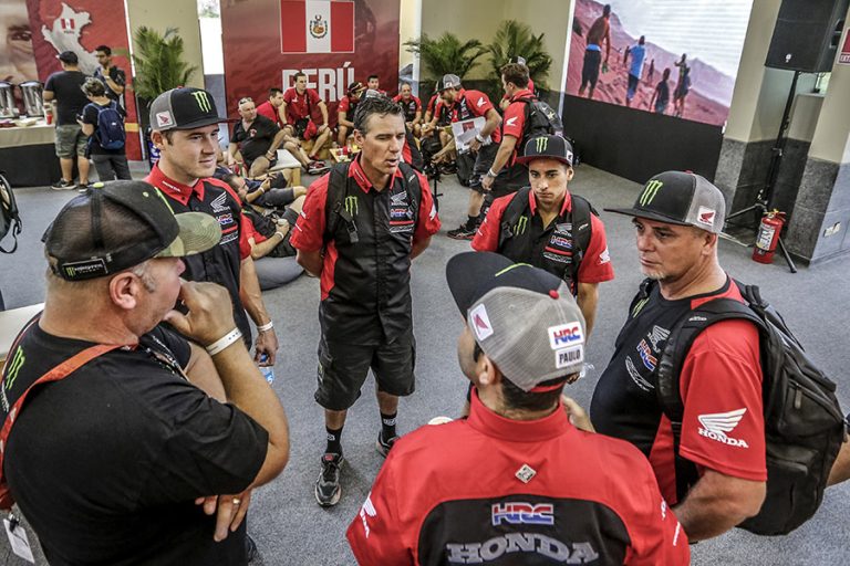 El Monster Energy Honda Team, en el Dakar. Verificaciones OK y listos para empezar la carrera