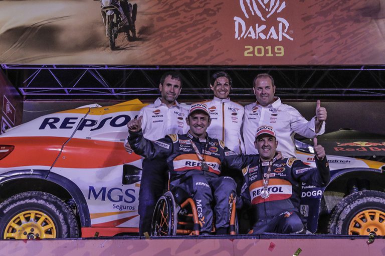 Isidre Esteve culmina con éxito su Dakar más exigente en coche