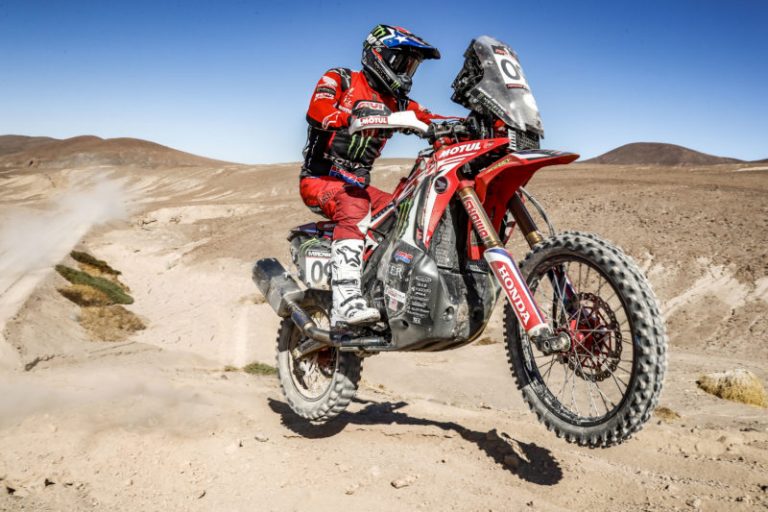 Los pilotos del Monster Energy Honda siguen con opciones de podio en el Atacama Rally 2019