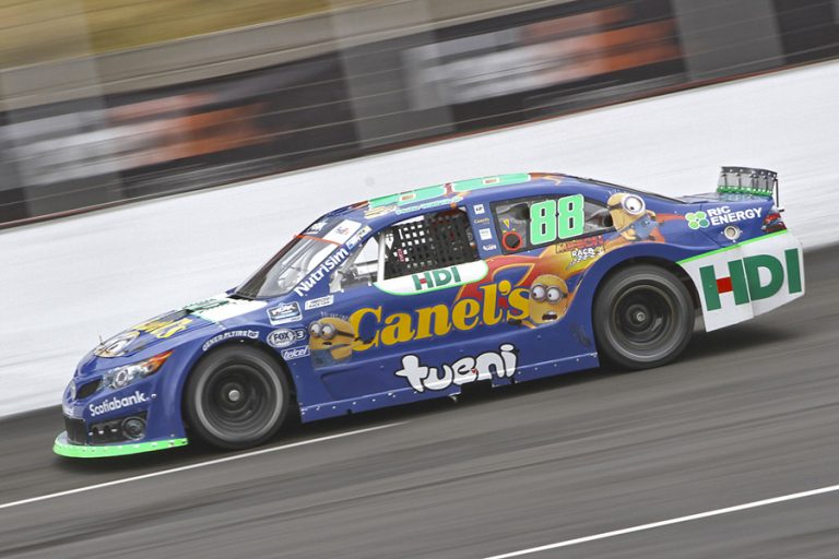 Rubén García Jr culmina temporada en USA y continua líder en NASCAR México
