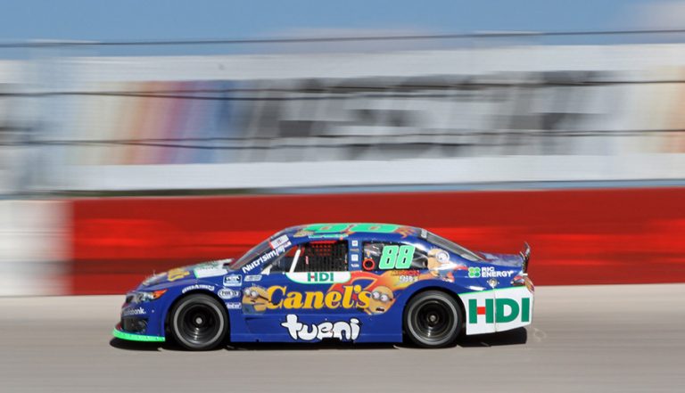Rubén García Jr por su su tercera corona en NASCAR México