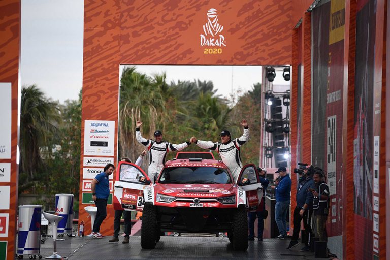 Óscar Fuertes supera una odisea personal para poder estar en el Dakar