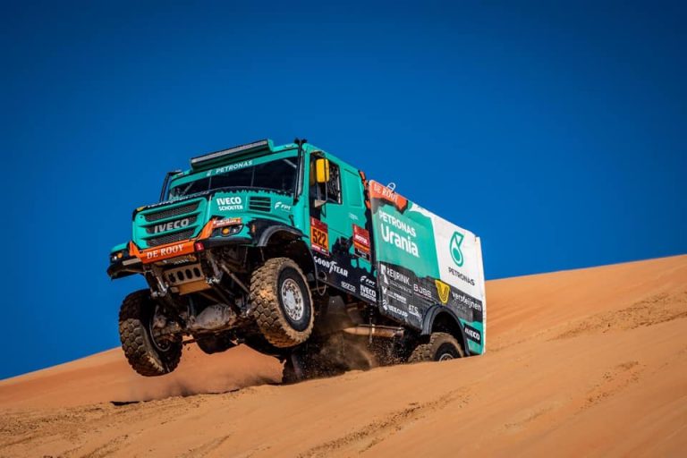 Misión cumplida para el PETRONAS Team De Rooy IVECO en el debut del Rally Dakar en Medio Oriente