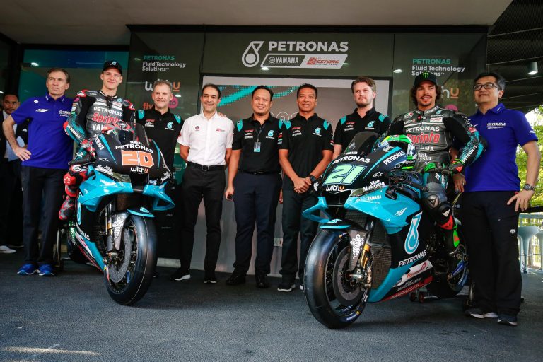 Petronas Yamaha SRT desvela sus nuevas armas en casa