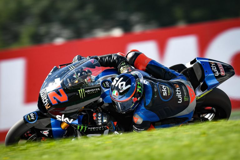 Bezzecchi bate a Martín con remontada y sanción #Moto2 #AustrianGP