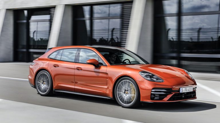 Porsche lanza el nuevo Panamera con potencias de hasta 700 caballos