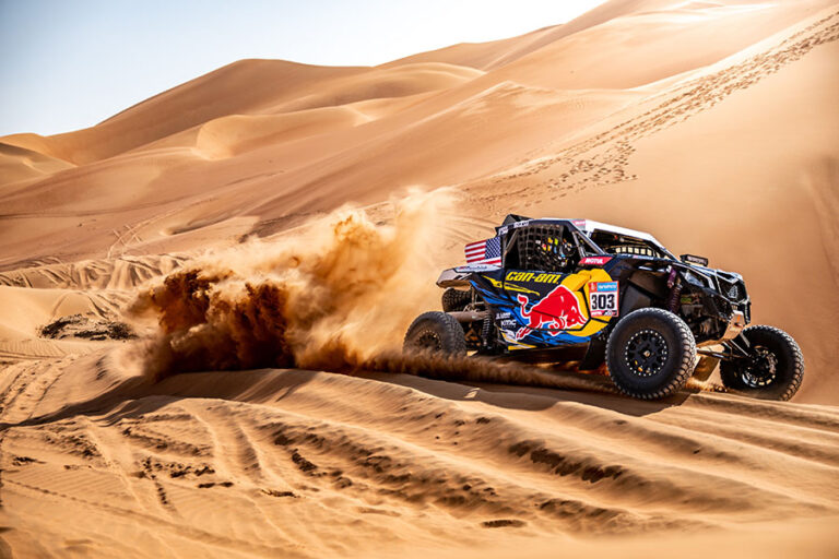 Los pilotos del Can-Am Factory Team Hacen Historia Ganando su  Sexto Rally Dakar