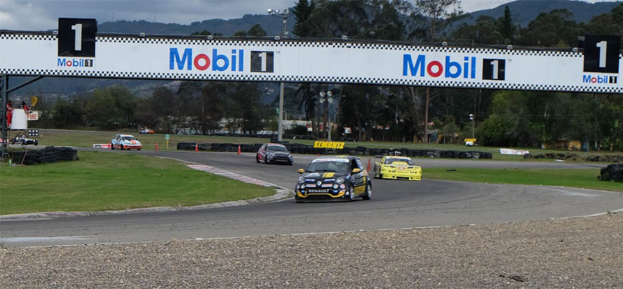 Renault Twingo II logra Tricampeonato para Auto Stok Team en las 6 horas de Bogotá