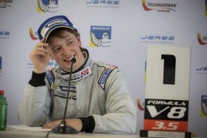 58332 JOHNNY CECOTTO FESTEJÓ EN HUNGRÍA SU PRIMER TRIUNFO EN LA FÓRMULA V8 3.5