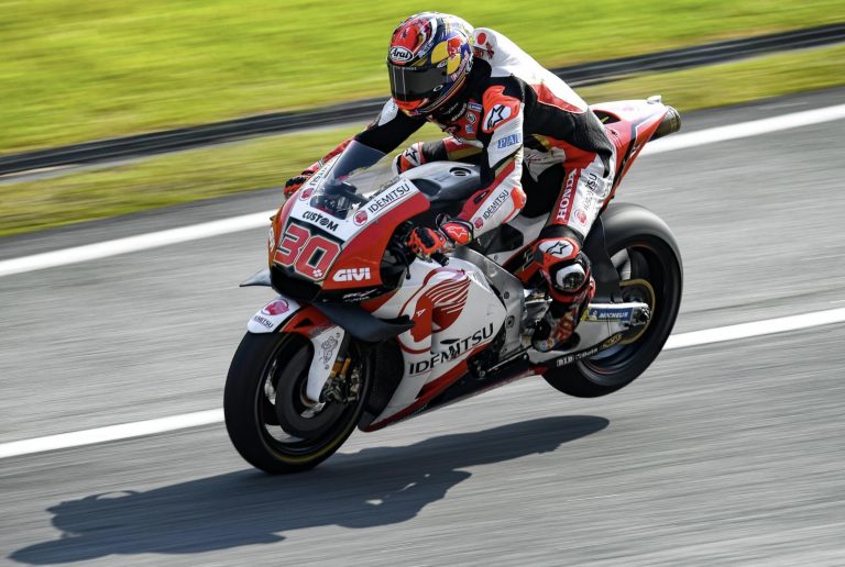 Nakagami impresiona con su primer Top 5 en MotoGP™