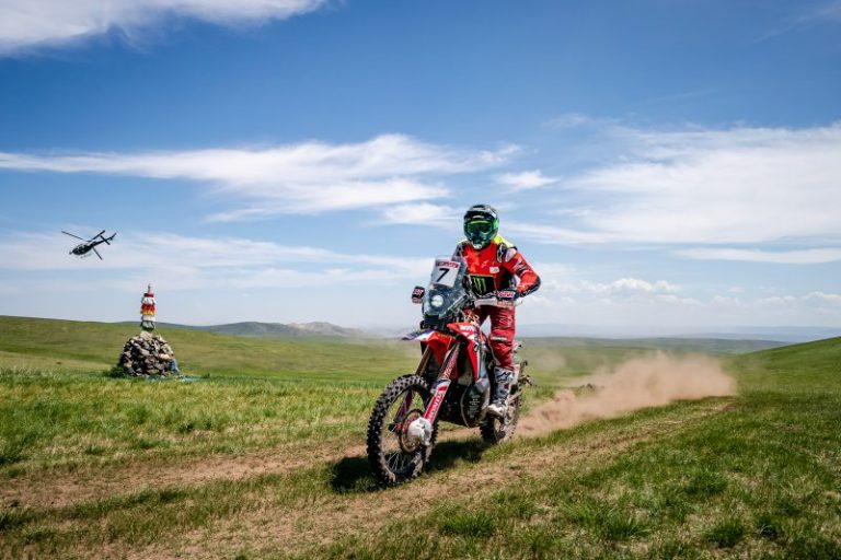 Benavides y Barreda dominan en la entrada del Silk Way Rally en Mongolia