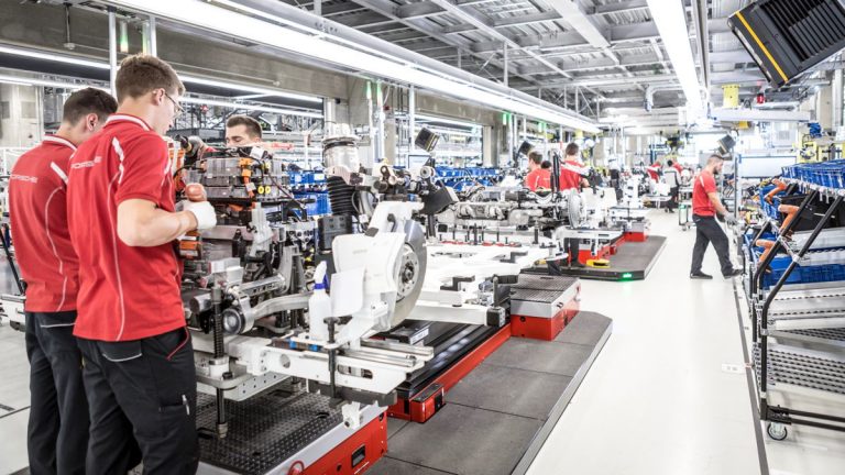 Porsche inaugura la fábrica de su nuevo vehículo 100% eléctrico, el Taycan