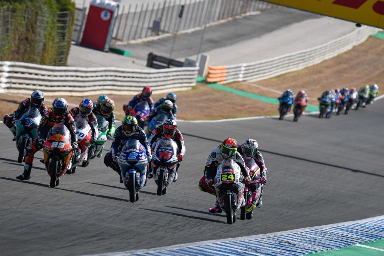 Suzuki gana desde la ‘pole’ y Arenas sufre una caída #MotoGP #AndaluciaGP