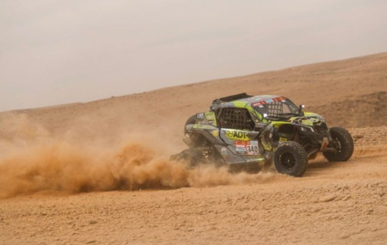 Javier Vélez y Mateo Moreno avanzan hacia la meta final del Rally Dakar 2022